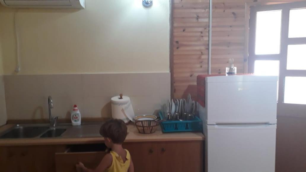 Kolonia E Artistave Apartment Velipoje Luaran gambar