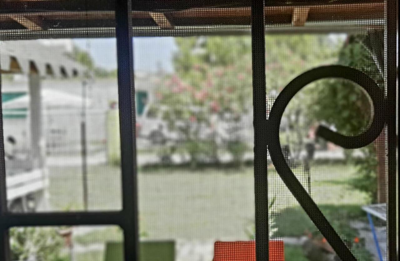 Kolonia E Artistave Apartment Velipoje Luaran gambar