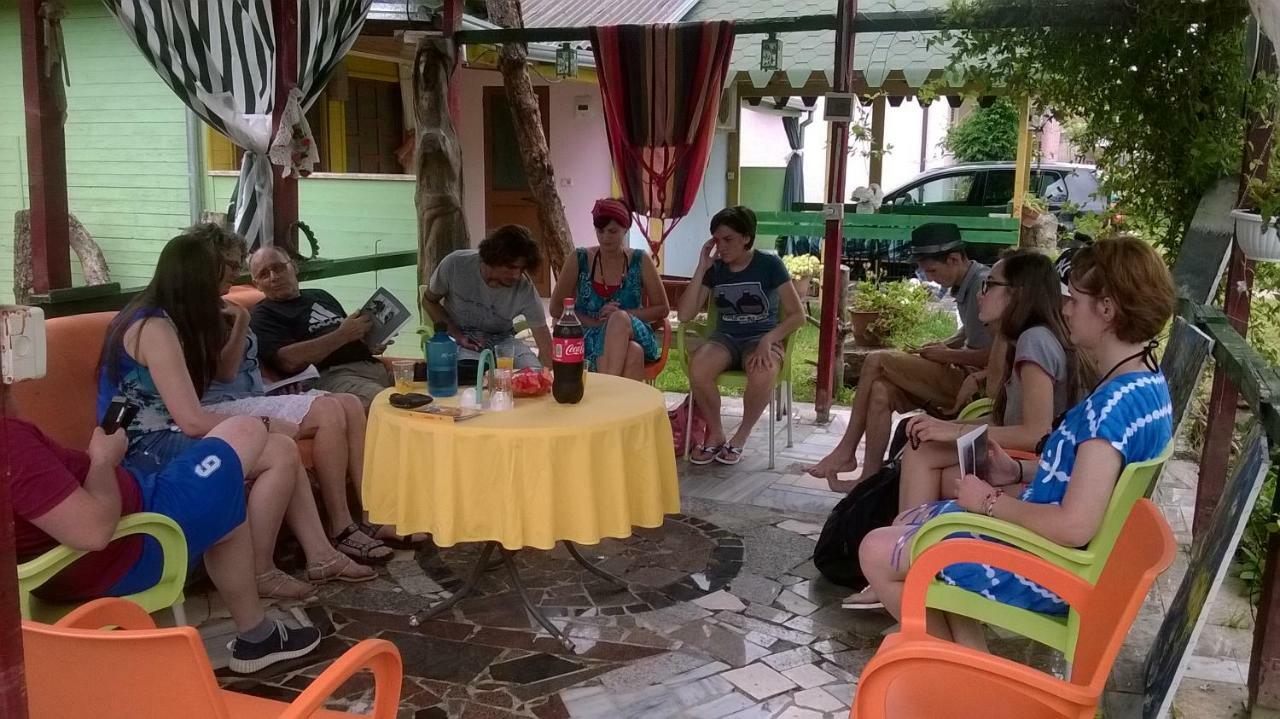 Kolonia E Artistave Apartment Velipoje Luaran gambar