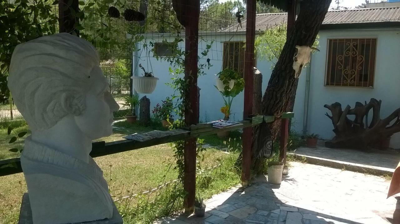 Kolonia E Artistave Apartment Velipoje Luaran gambar