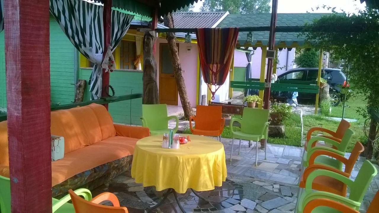 Kolonia E Artistave Apartment Velipoje Luaran gambar