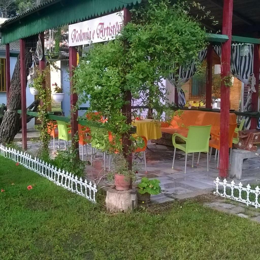 Kolonia E Artistave Apartment Velipoje Luaran gambar