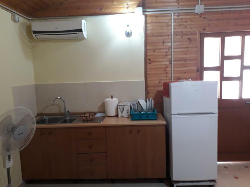 Kolonia E Artistave Apartment Velipoje Luaran gambar